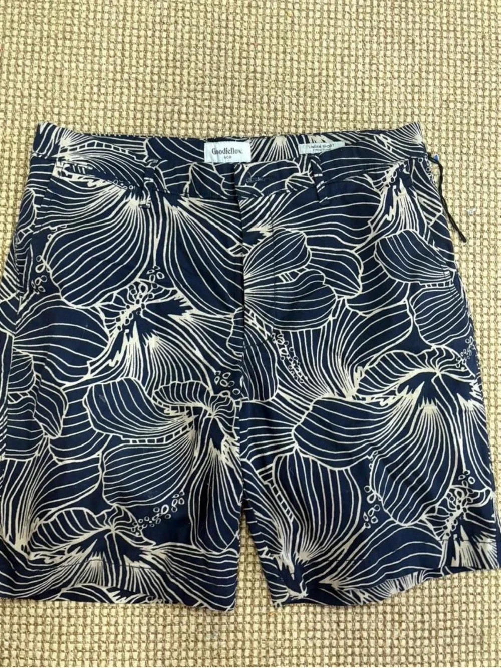 NWOT-Goodfellow & Co Navy and White Floral Short
